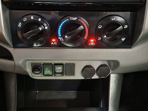 Used 2015 Toyota Tacoma 4x4 Double Cab w/ TRD Off-Road Package image 40