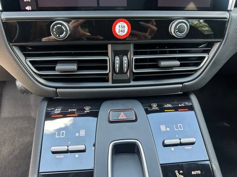 Used 2026 Porsche Macan AWD/4WD image 24