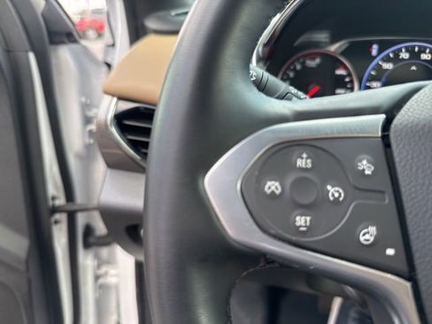 Used 2023 Chevrolet Traverse Premier FWD image 17