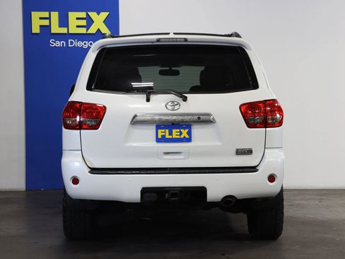 Used 2017 Toyota Sequoia Platinum image 4