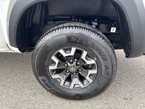 Used 2023 Toyota Tacoma TRD Off-Road image 9
