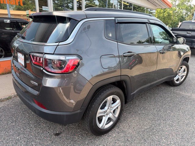 Used 2023 Jeep Compass Latitude w/ Convenience Group AWD/4WD image 7