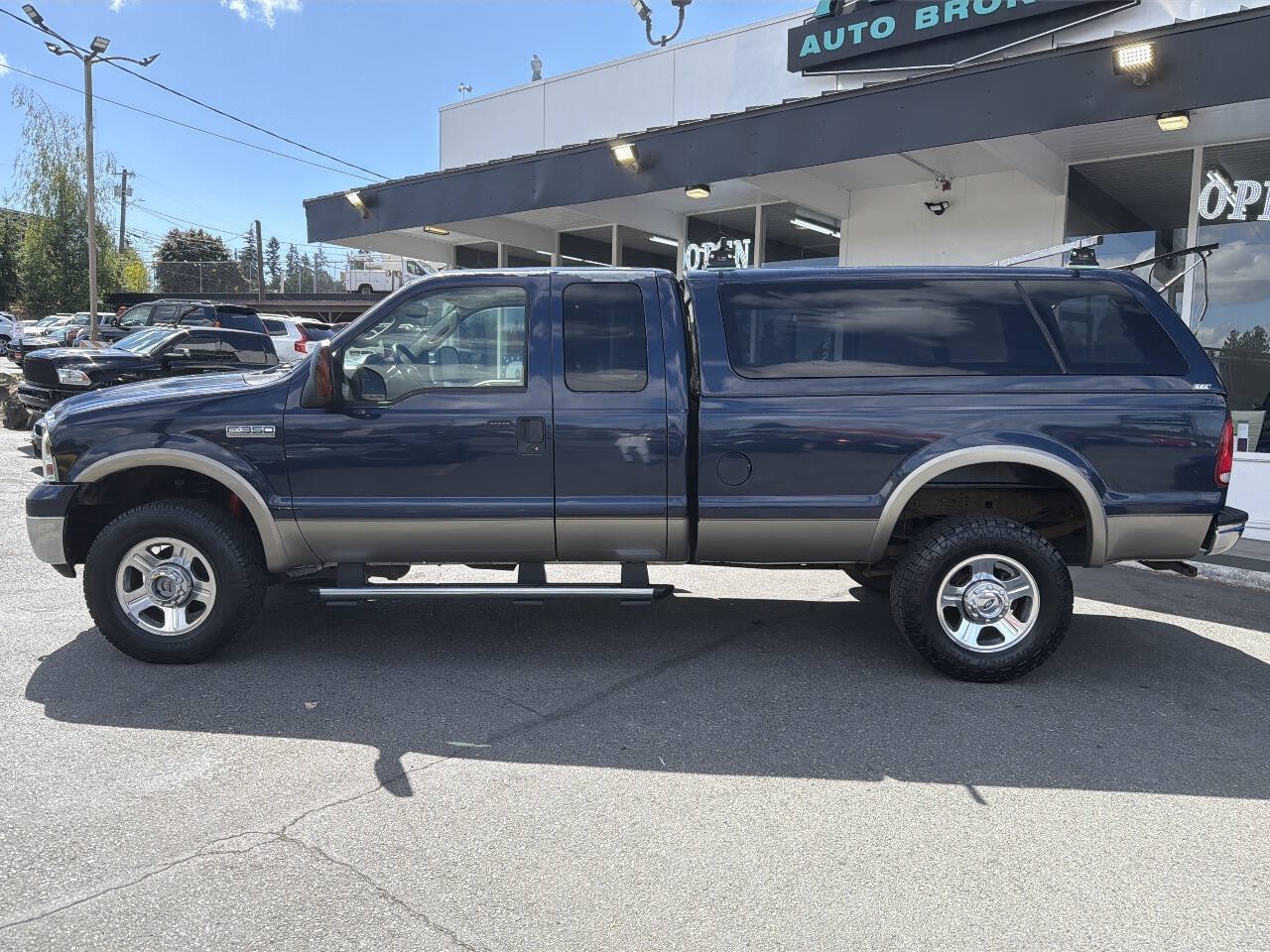 Used 2005 Ford F350 Lariat AWD/4WD image 3