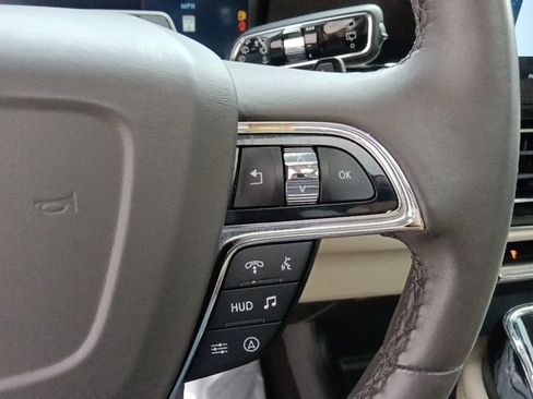 Used 2024 Lincoln Navigator Reserve AWD/4WD image 19
