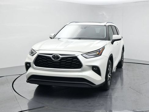 Used 2021 Toyota Highlander XLE FWD image 21