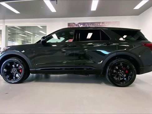 Used 2022 Ford Explorer ST w/ Equipment Group 401A image 3