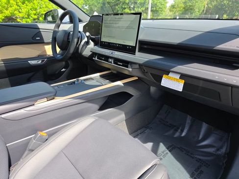 New 2026 Lexus ES 350e FWD image 9