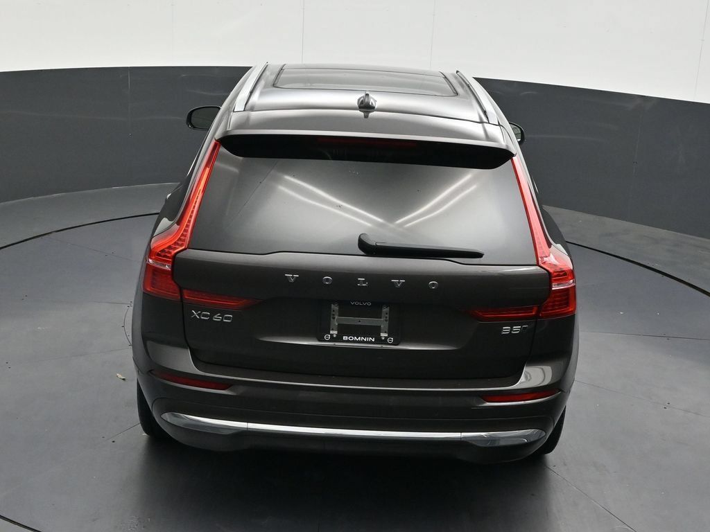 Certified 2023 Volvo XC60 B5 Plus AWD/4WD image 19