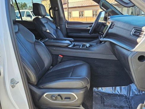 Used 2023 Jeep Wagoneer Series II image 16