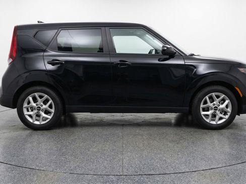 Used 2025 Kia Soul LX w/ LX Technology Package FWD image 11