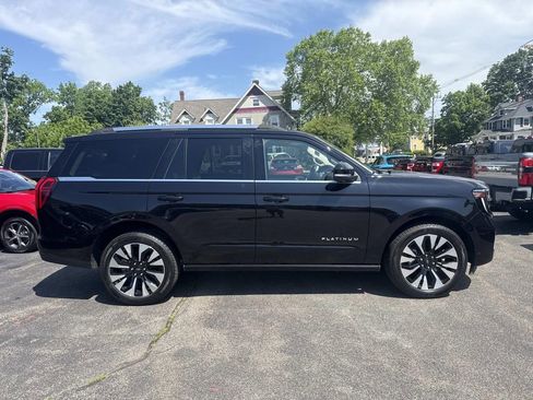 Used 2025 Ford Expedition Platinum w/ Driver's Package AWD/4WD image 9