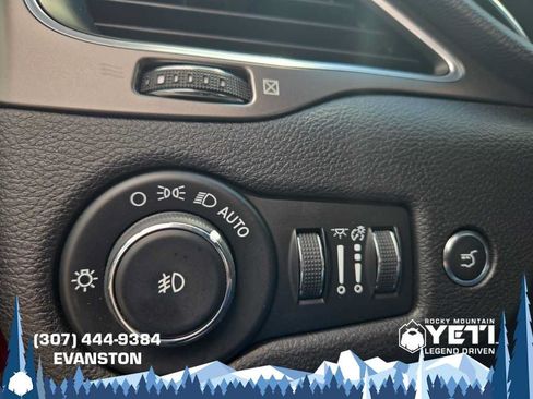 Used 2020 Jeep Cherokee Latitude Plus w/ Comfort/Convenience Group AWD/4WD image 29
