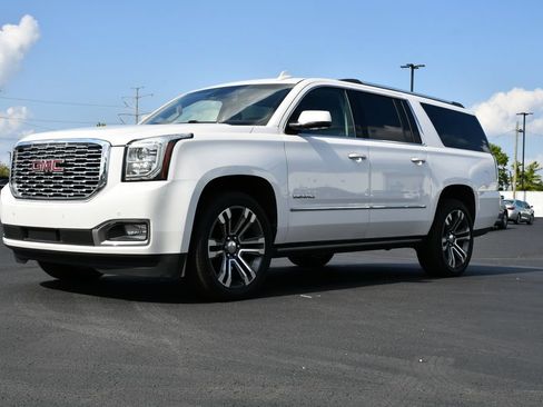 Used 2019 GMC Yukon XL Denali w/ Denali Ultimate Package AWD/4WD image 3