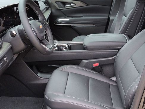 New 2026 Chevrolet Traverse LT w/ Sun and Wheel Package FWD image 19