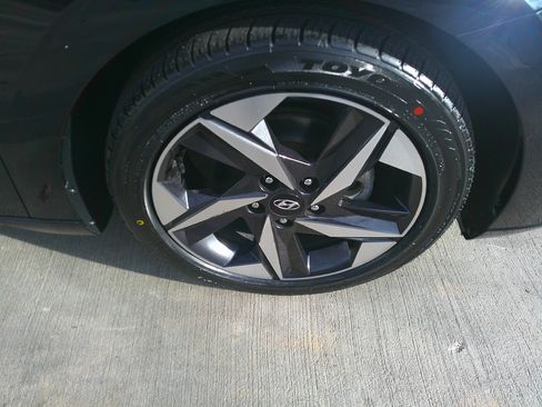 Used 2023 Hyundai Elantra SEL w/ Convenience Package image 15