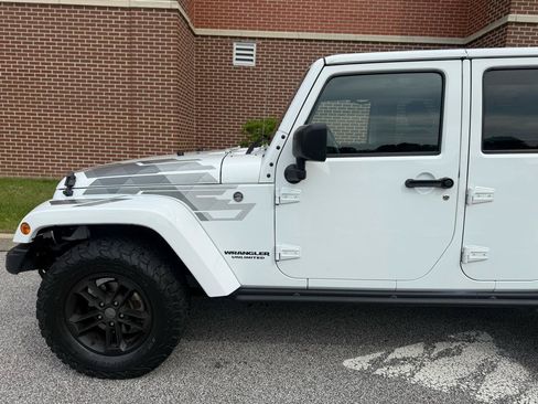 Used 2017 Jeep Wrangler Unlimited Sahara AWD/4WD image 8