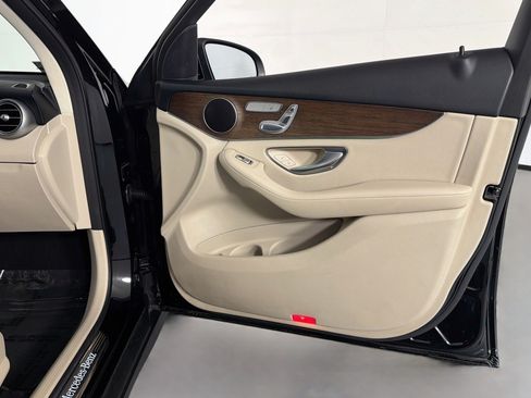 Used 2022 Mercedes-Benz GLC 300 image 23