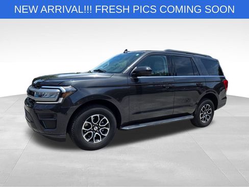 Used 2023 Ford Expedition XLT RWD image 2