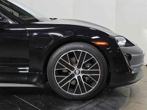 Used 2023 Porsche Taycan image 11