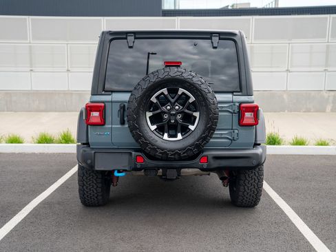 Used 2024 Jeep Wrangler Unlimited Rubicon 4xe w/ Capability Package AWD/4WD image 7