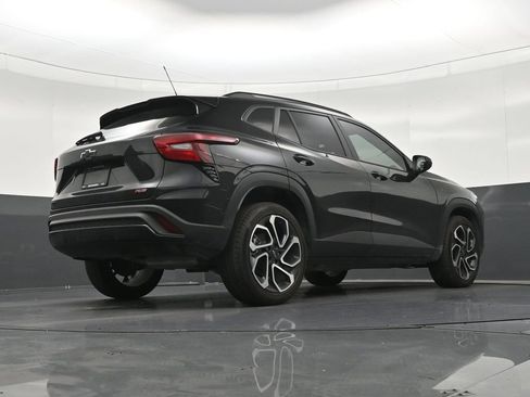 Used 2025 Chevrolet Trax RS w/ Sunroof Package FWD image 28