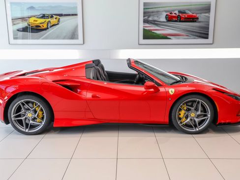 Certified 2022 Ferrari F8 Tributo RWD image 3