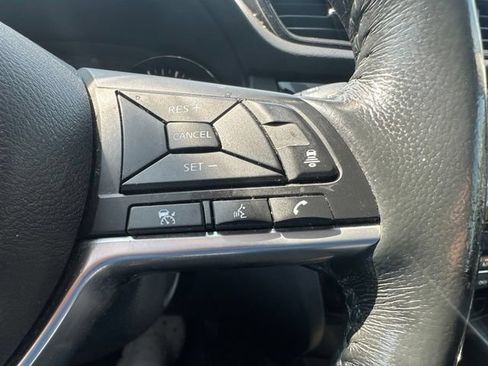 Used 2018 Nissan Rogue SV w/ Premium Package AWD/4WD image 15