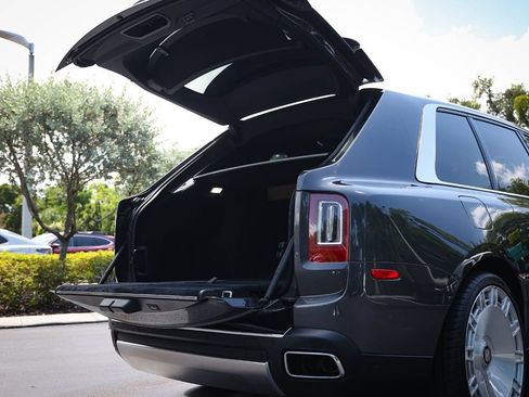 Used 2022 Rolls-Royce Cullinan AWD/4WD image 18