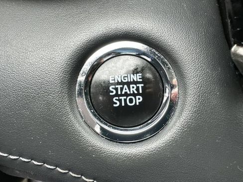 Used 2023 Toyota Highlander XLE AWD/4WD image 33