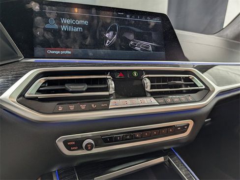 Used 2022 BMW X7 M50i w/ Dynamic Handling Package image 24
