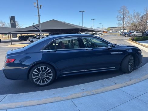 Used 2017 Lincoln Continental Select w/ Climate Package image 3