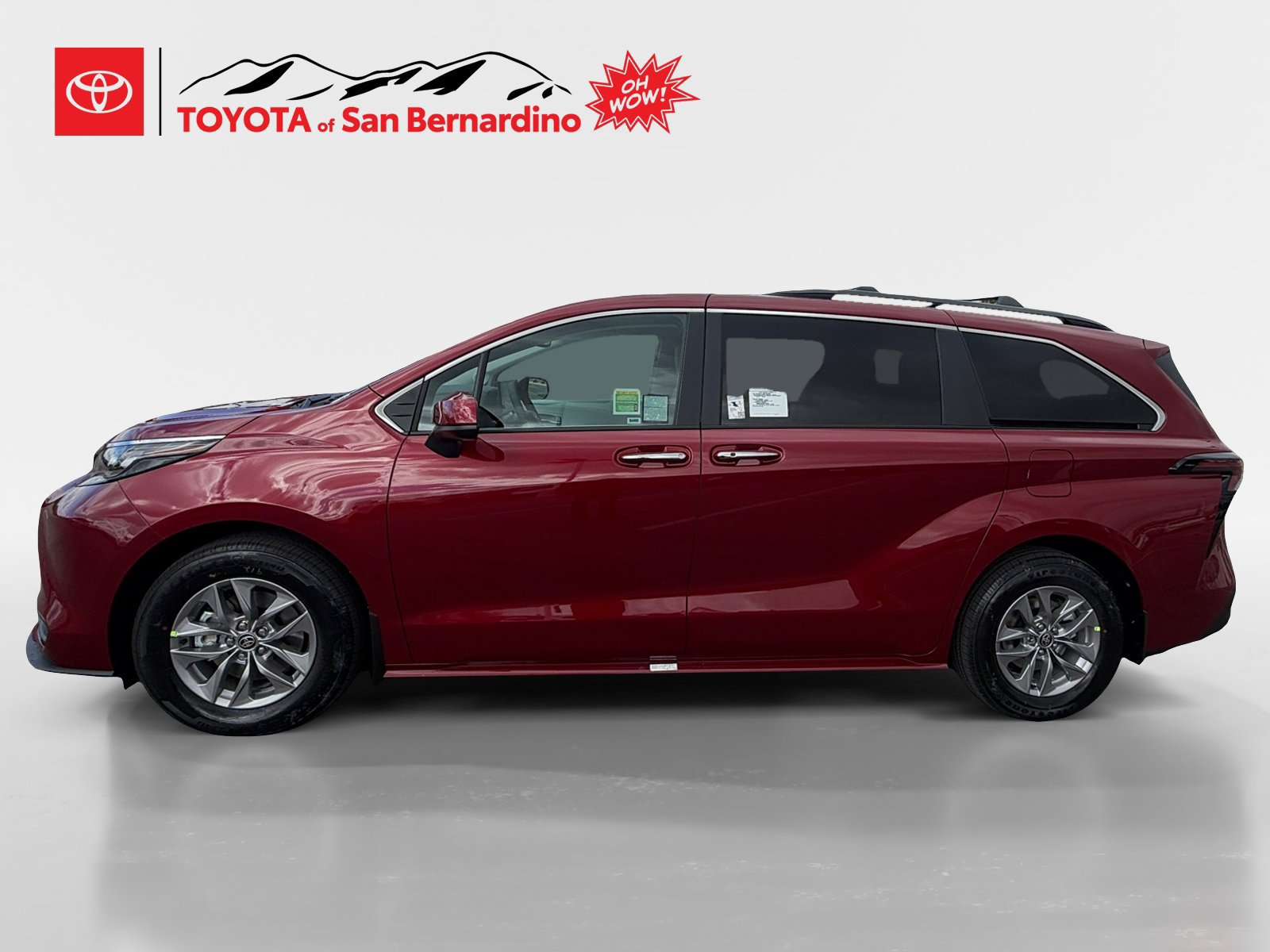 Certified 2026 Toyota Sienna XLE FWD image 2