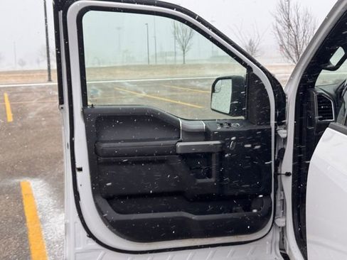 Used 2015 Ford F150 XLT w/ Equipment Group 302A Luxury image 4