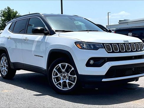 Used 2025 Jeep Compass Limited AWD/4WD image 35
