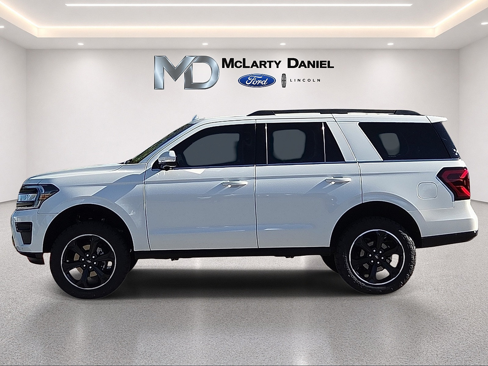 Used 2023 Ford Expedition Limited AWD/4WD image 3