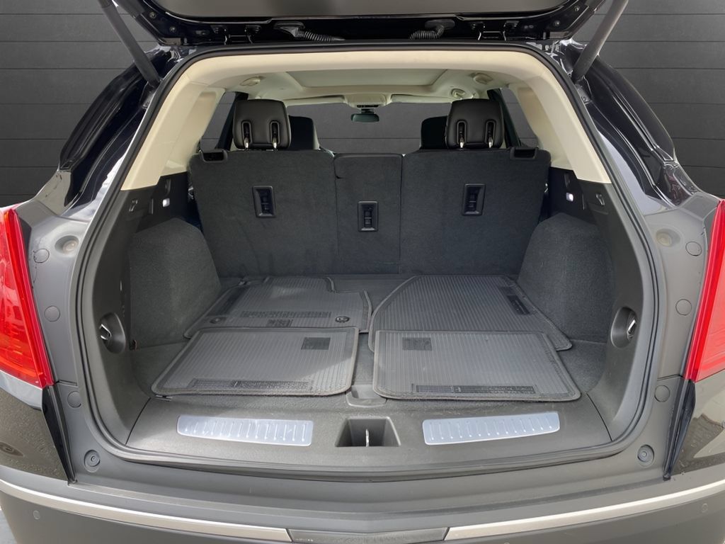 Used 2018 Cadillac XT5 Luxury w/ LPO, Sport Package FWD image 28