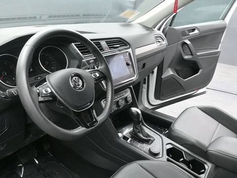 Used 2021 Volkswagen Tiguan SE w/ Panoramic Sunroof Package AWD/4WD image 18
