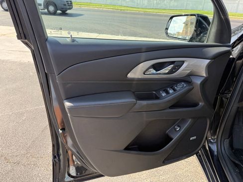 Used 2018 Chevrolet Traverse LT FWD image 16