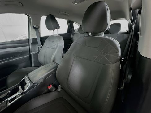 Certified 2025 Hyundai Tucson SE image 19