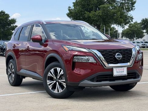 Used 2023 Nissan Rogue SV w/ SV Premium B Package FWD image 2