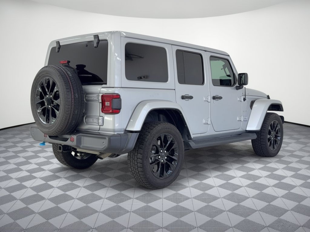 Used 2022 Jeep Wrangler Unlimited Sahara w/ Cold Weather Group AWD/4WD image 9
