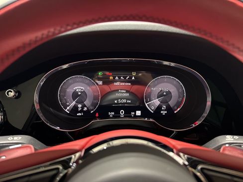 Used 2023 Bentley Bentayga image 33