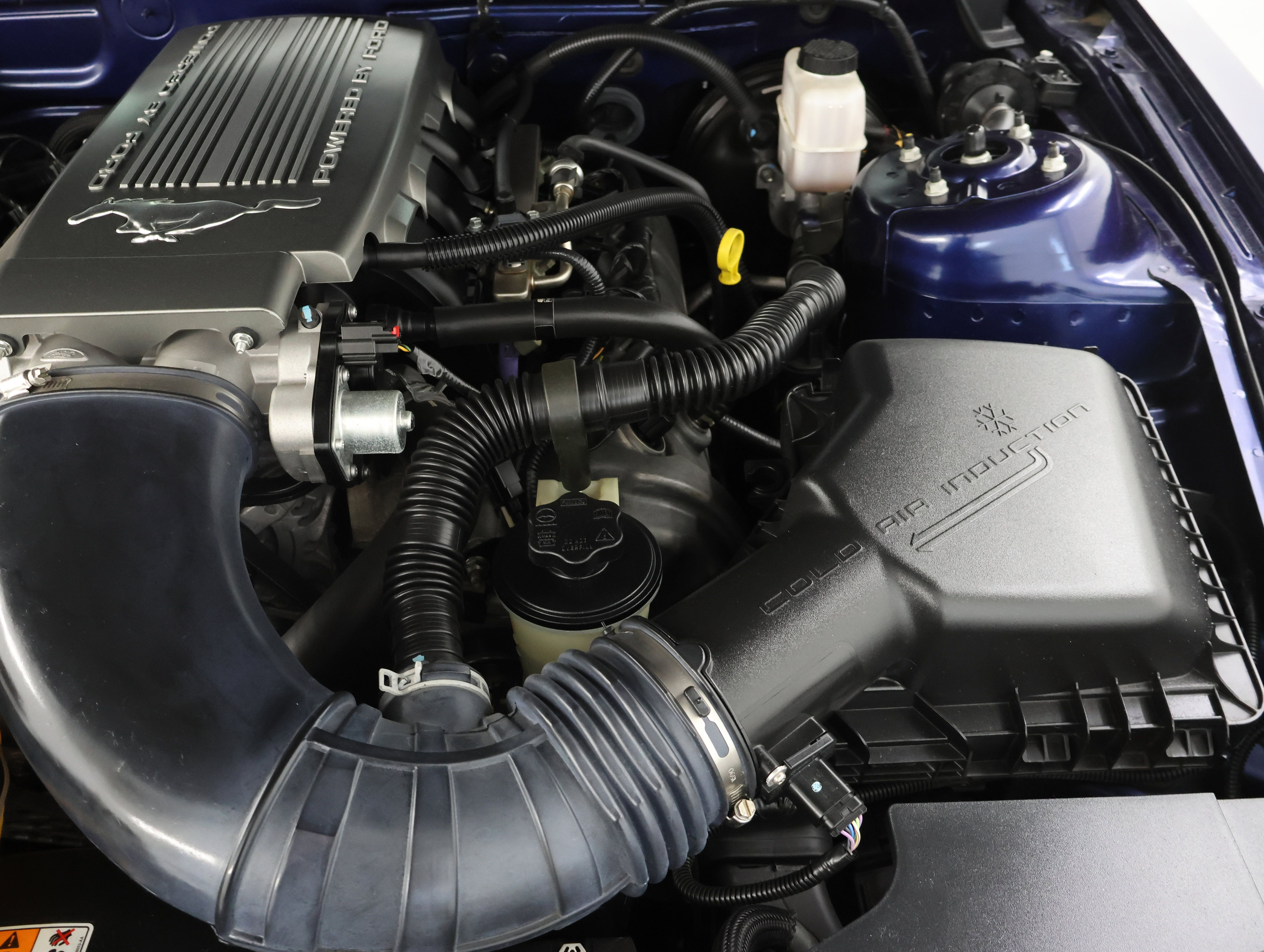 Used 2010 Ford Mustang GT RWD image 16