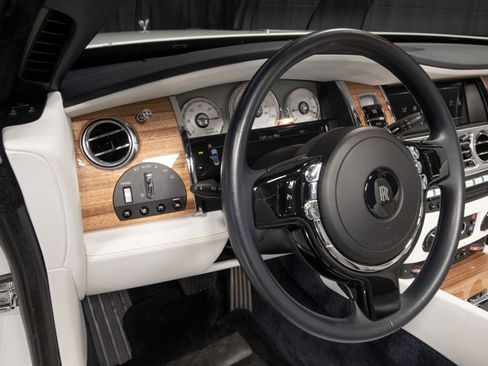 Used 2020 Rolls-Royce Dawn RWD image 25