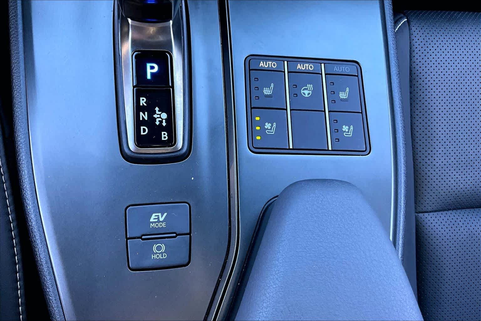 Used 2025 Lexus UX 300h FWD w/ Accessory Package (Z1) image 33