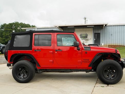 Used 2017 Jeep Wrangler Unlimited Sport w/ Quick Order Package 23S AWD/4WD image 3