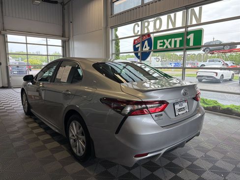 Used 2024 Toyota Camry SE FWD image 4