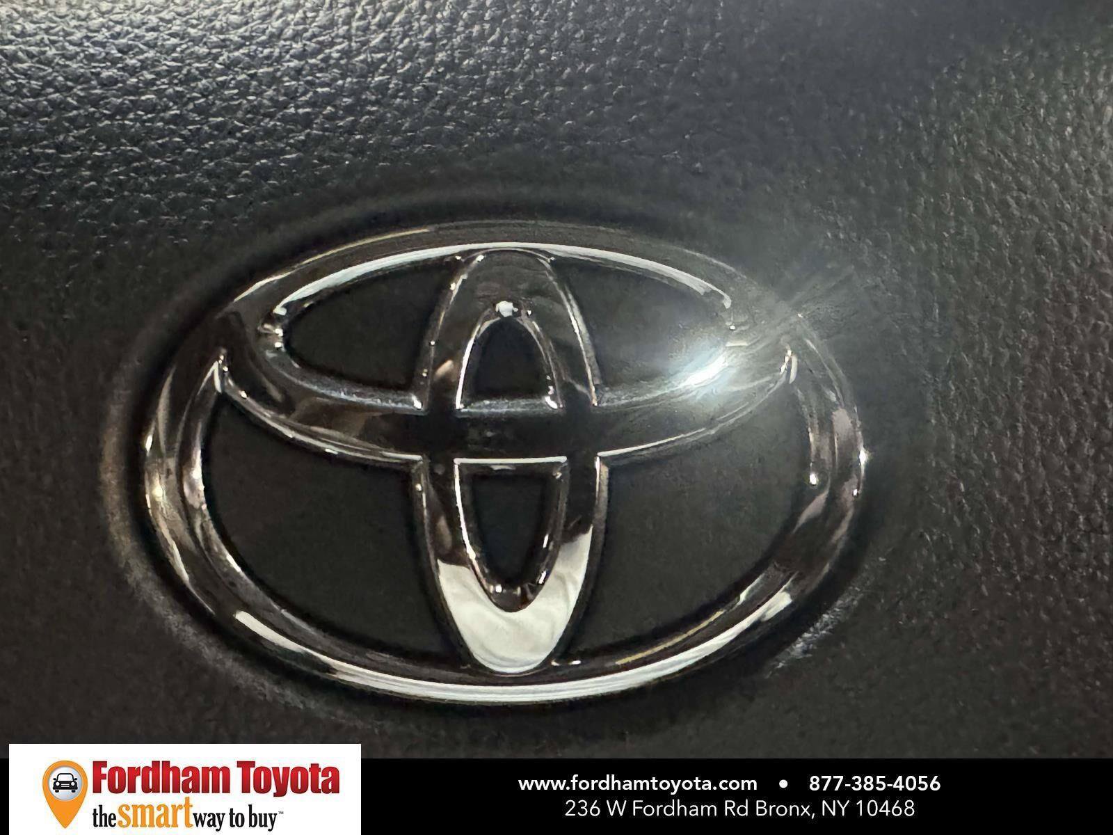 Used 2023 Toyota Highlander XLE AWD/4WD image 19
