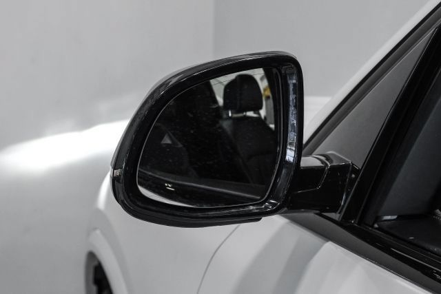Used 2020 BMW X5 M50i AWD/4WD image 37