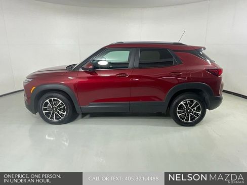 Used 2024 Chevrolet TrailBlazer LT w/ Driver Confidence Package FWD image 9